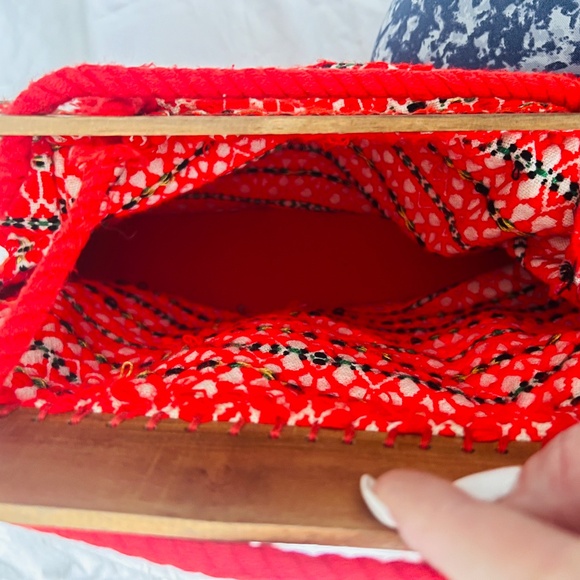 ๐ Vintage Red Embroidered Handbag with Wood | c1970s ๐ | $25 - Picture 3 of 4